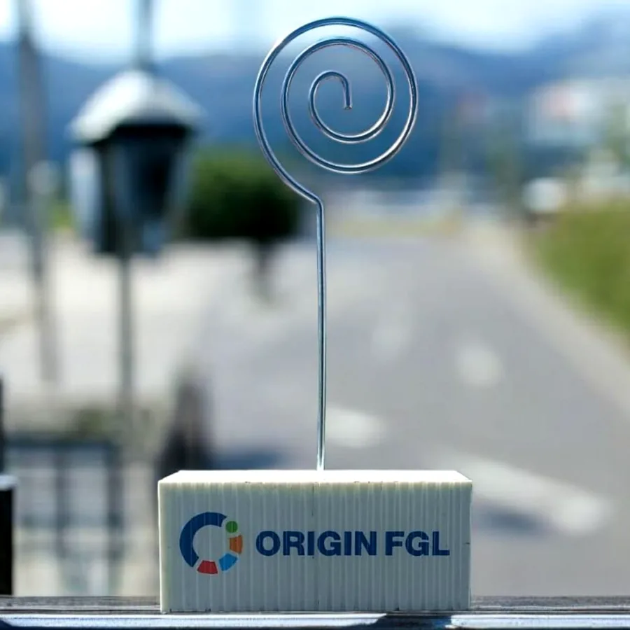 Markalı masaüstü not tutacağı