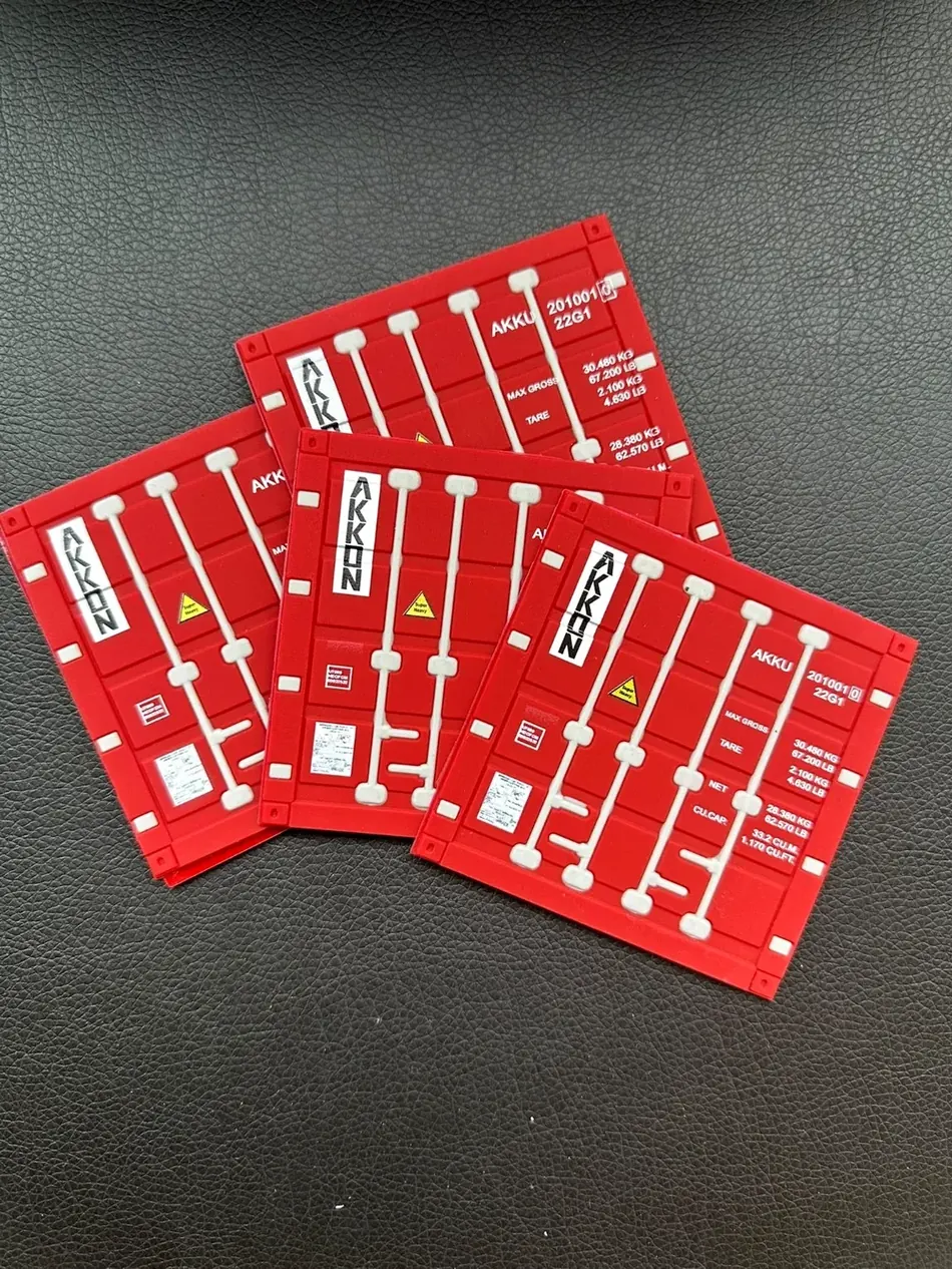 AKKON markalı kırmızı 3D konteyner formunda PVC ürünler